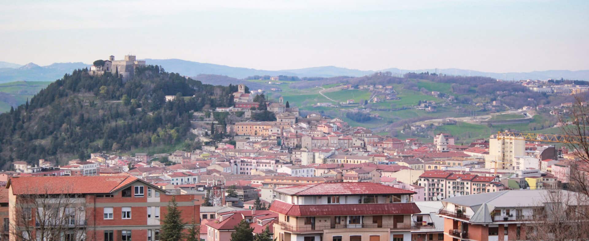 La città di Campobasso con sullo sfondo le grondaie di Lattoneria Cotugno